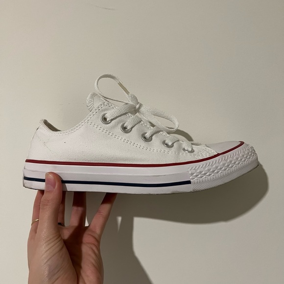 Brand new pair of white low top converses in a women’s 6 ! - Picture 2 of 5